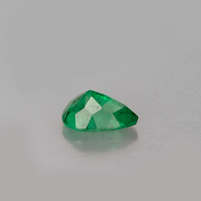 Smeraldo naturale verde da 0,46 ct, taglio a pera, I1