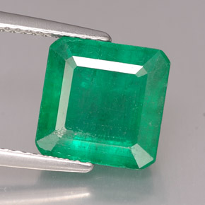 Smeraldo Verde naturale da 4.42 ct, Taglio smeraldo, SI