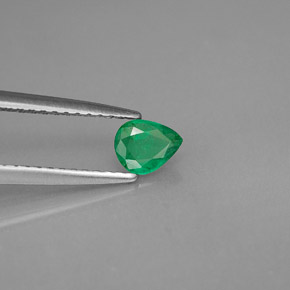 Smeraldo Verde naturale da 0.26 ct, Forma a pera, VS-SI