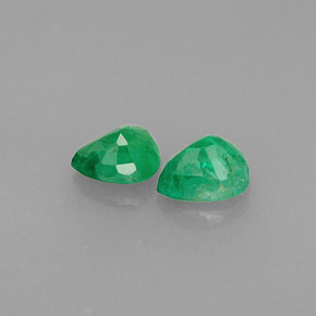 Smeraldo naturale verde da  ct, taglio a pera, VS-SI