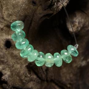 Smeraldo naturale verde da 3,79 ct, forma fantasia, traslucido