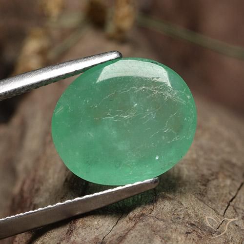 Smeraldo Verde Pistacchio naturale da 7.67 ct, Ovale, Traslucido
