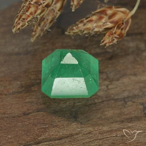 Smeraldo Verde medio naturale da 0.84 ct, Ottagonale / Taglio smeraldo, VS-SI
