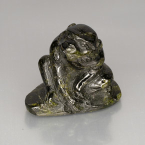 Epidoto naturale verde da 38,79 ct, forma fantasia, opaco
