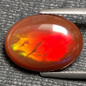 Opale di fuoco naturale multicolore da 6,21 ct, taglio ovale, traslucido