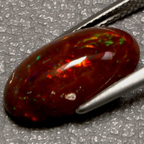 Opale di fuoco naturale multicolore da 5,06 ct, taglio ovale, opaco