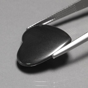 Ematite naturale grigio da 22,95 ct, a forma di cuore, opaco