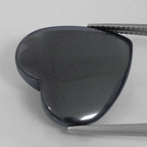 Ematite naturale grigio da 23,42 ct, a forma di cuore, opaco