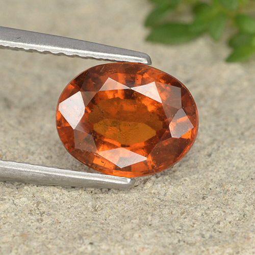 Granato hessonite Arancio medio-scuro naturale da 2.05 ct, Taglio ovale, VS-SI