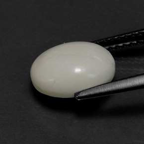 Howlite naturale bianco da 2,63 ct, taglio ovale, opaco