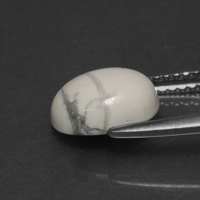 Howlite naturale bianco da 2,24 ct, taglio ovale, opaco