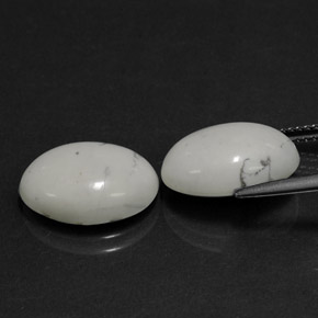 Howlite naturale bianco da  ct, taglio ovale, opaco