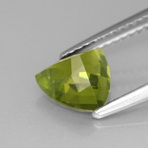Idocrasio Verde oliva naturale da 1.30 ct, Taglio trillion, VS