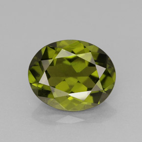 Idocrasio Verde oliva naturale da 2.72 ct, Taglio ovale, VVS-VS