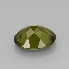 Idocrasio Verde oliva naturale da 2.72 ct, Taglio ovale, VVS-VS