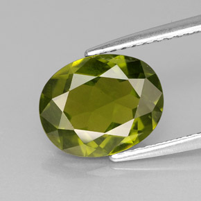 Idocrasio Verde oliva naturale da 2.56 ct, Taglio ovale, VS