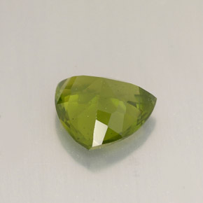 Idocrasio Verde oliva naturale da 1.70 ct, Taglio trillion, VS-SI