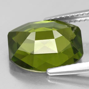 Idocrasio Verde oliva naturale da 4.70 ct, Taglio a cuscino, VS