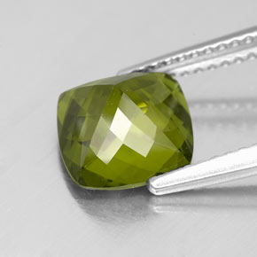 Idocrasio Verde oliva naturale da 2.66 ct, Taglio a cuscino, VS