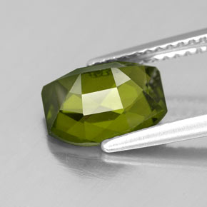 Idocrasio naturale verde da 2,33 ct, forma fantasia, VS