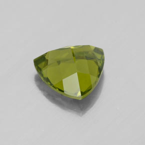 Idocrasio Verde oliva naturale da 1.60 ct, Taglio trillion, VS