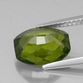 Idocrasio Verde oliva naturale da 3.36 ct, Taglio a cuscino, VS