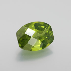 Idocrasio Verde oliva naturale da 1.89 ct, Forma fantasia, VS