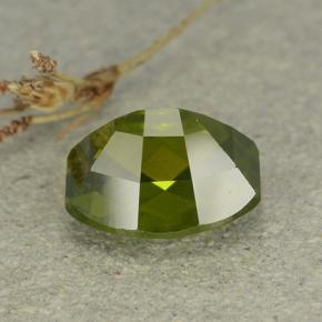 Idocrasio Verde oliva naturale da 2.60 ct, Forma fantasia, VS