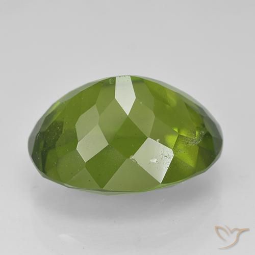 Idocrasio Verde medio naturale da 5.61 ct, Taglio ovale, VS