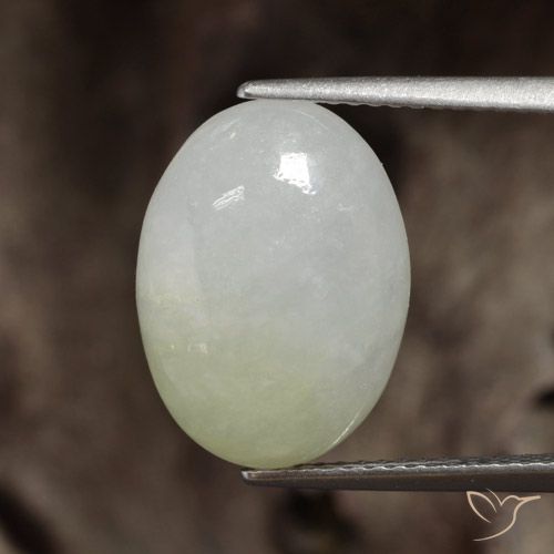 Giadeite Verde chiaro caldo naturale da 8.25 ct, Ovale, Traslucido