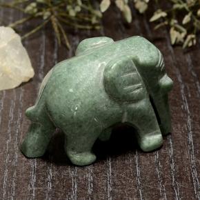 Giadeite naturale verde da 140,74 ct, forma fantasia, opaco