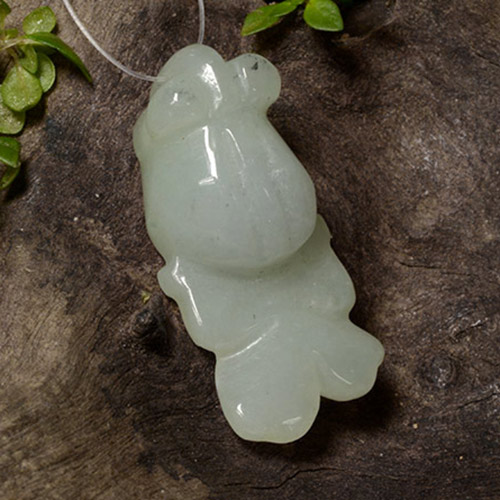 Giadeite Verde grigiastro naturale da 28.04 ct, Forma fantasia, Traslucido