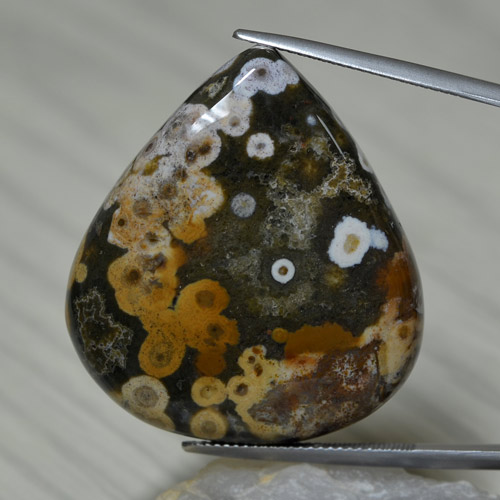 Diaspro naturale multicolore da 61,38 ct, taglio a pera, opaco