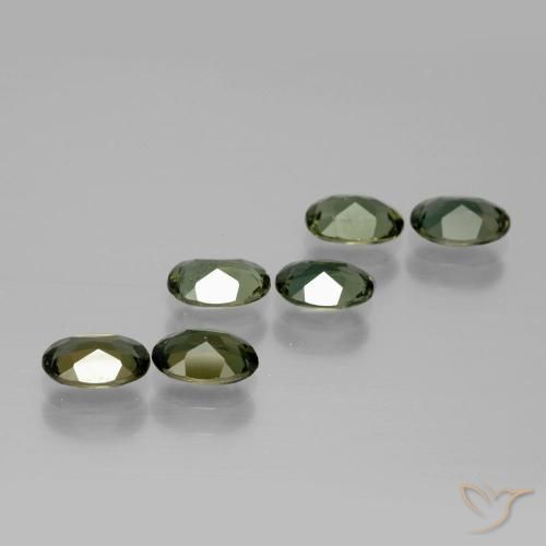 Gemme di Rupin del grano Verde scuro naturale da 2.57 ct, Ovale, VVS-VS