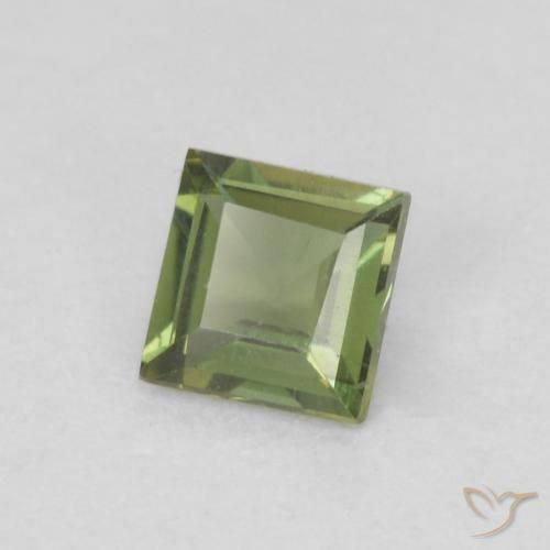 Rupin del grano Medium Dark-Green naturale da 0.26 ct, Quadrato, VVS-VS