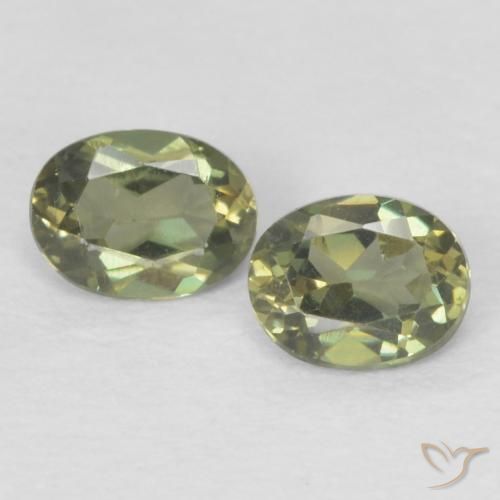 0.32ctw Naturale Verde caldo Cornerupina, Ovale, VVS-VS