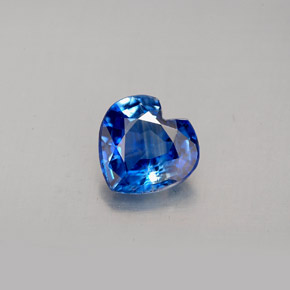 Cianite Blu naturale da 1.78 ct, A forma di cuore, VS-SI