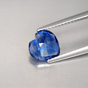 Cianite Blu naturale da 1.78 ct, A forma di cuore, VS-SI