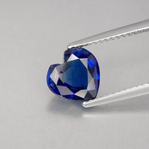 Cianite naturale blu da 2,40 ct, a forma di cuore, VS