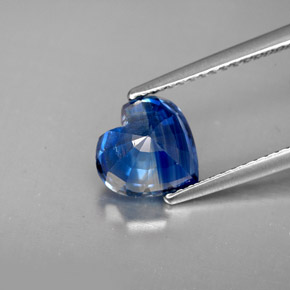 Cianite naturale blu da 2,12 ct, a forma di cuore, VS