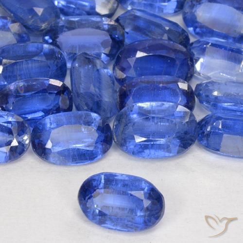 Cianite Blu fiordaliso naturale da 0.69 ct, Ovale, SI