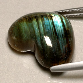 Labradorite naturale multicolore da 12,57 ct, a forma di cuore, traslucido