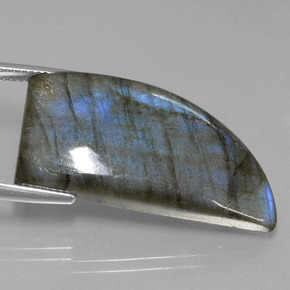 Labradorite naturale grigio con riflessi blu da 25,81 ct, forma fantasia, traslucido