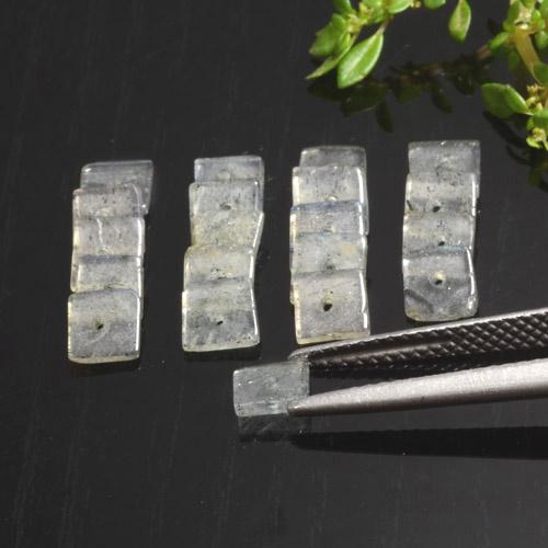 Labradorite naturale multicolore da 4,50 ct, quadrato, traslucido