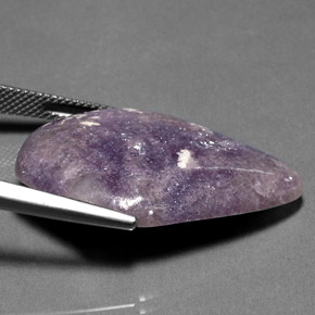 Lepidolite naturale viola da 25,88 ct, forma fantasia, opaco