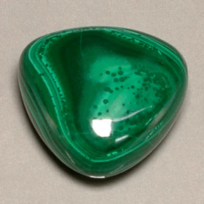 Malachite naturale verde da 22,53 ct, trillion, opaco