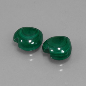 Malachite naturale verde da  ct, a forma di cuore, opaco