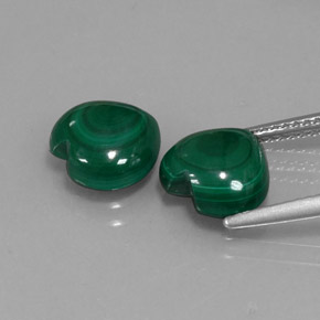 Malachite naturale verde da  ct, a forma di cuore, opaco