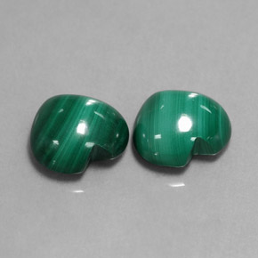 Malachite naturale verde da  ct, a forma di cuore, opaco