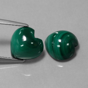 Malachite naturale verde da  ct, a forma di cuore, opaco